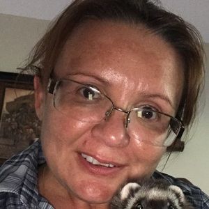 Meet your Posher, Larissa